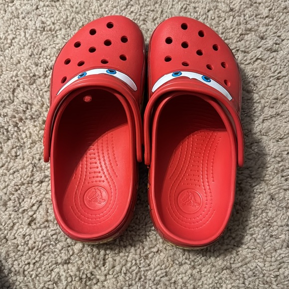Lightning McQueen Crocs - Picture 2 of 4